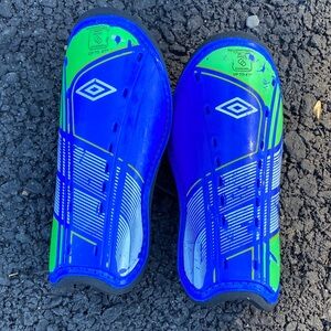 Umbro Kids Vibrant Blue and Green Shin guards soccer and kids black shin guards